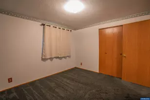 1285 Laurelhurst Dr, Eugene, OR 97402 - Photo 29