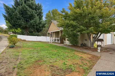 2408 SW Oakwood Dr, Dallas, OR 97338 - Photo 3