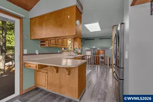 2565 West Thornton Lake Dr NW, Albany, OR 97321 - Photo 9