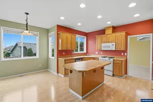 834 Van Buren Dr NW, Salem, OR 97304 - Photo 13
