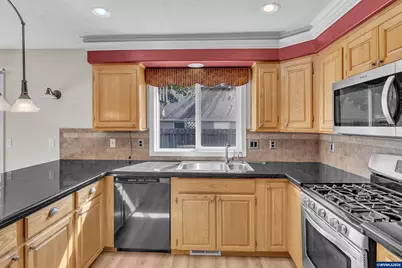 4236 Geranium Av NE, Salem, OR 97305 - Photo 11