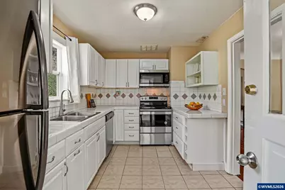 565 25th St SE, Salem, OR 97301 - Photo 13