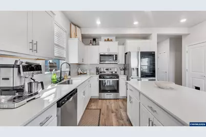 2766 V St, Springfield, OR 97477 - Photo 7