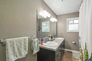730 20th St NE, Salem, OR 97301 - Photo 9