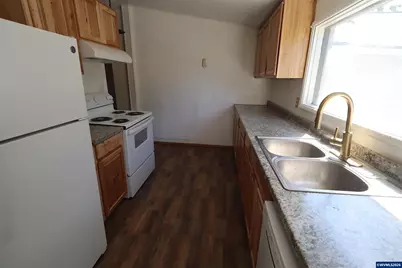292 NE Alder St, Mill City, OR 97360 - Photo 3