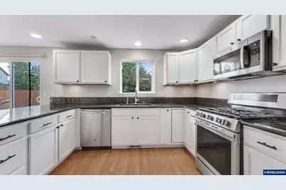 8110 Daphne Ct, Corvallis, OR 97330 - Photo 11