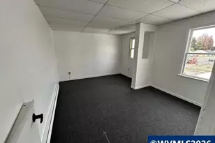 1099 Queen Av SW, Albany, OR 97321 - Photo 13