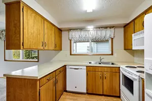 2056 King Way, Woodburn, OR 97071 - Photo 9