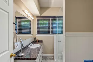 735 20th St NE, Salem, OR 97301 - Photo 17