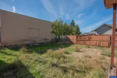 42 E St, Lebanon, OR 97355 - Photo 3
