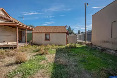 42 E St, Lebanon, OR 97355 - Photo 25