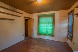42 E St, Lebanon, OR 97355 - Photo 17