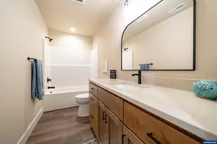950 6th St, Lyons, OR 97358 - Photo 21