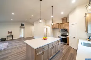950 6th St, Lyons, OR 97358 - Photo 9