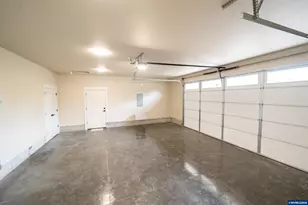 950 6th St, Lyons, OR 97358 - Photo 23