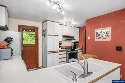 27828 Gibralter Lp, Eugene, OR 97405 - Photo 11