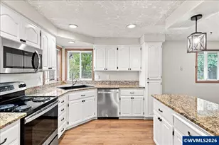 5746 Flairstone Dr SE, Salem, OR 97306 - Photo 9