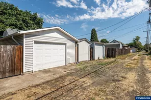 1147 Juniper St, Junction City, OR 97448 - Photo 33