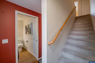 2190 Maplewood Dr S, Salem, OR 97306 - Photo 21