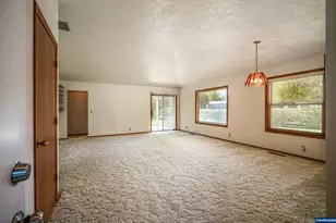751 Catron St N, Monmouth, OR 97361 - Photo 5