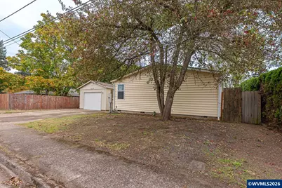 620 E St, Lebanon, OR 97355 - Photo 3