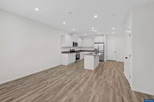1074 Drake Ln, Woodburn, OR 97071 - Photo 5