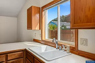 1013 NE Lorvik Pl, Corvallis, OR 97330 - Photo 17