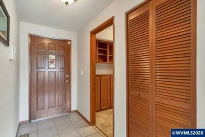 2008 W Santiam Dr, Woodburn, OR 97071 - Photo 9