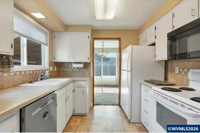 2008 W Santiam Dr, Woodburn, OR 97071 - Photo 13