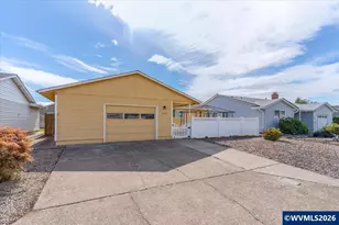 2008 W Santiam Dr, Woodburn, OR 97071 - Photo 1