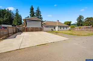 675 SW Parkside Dr, Mill City, OR 97360 - Photo 11