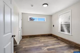 675 SW Parkside Dr, Mill City, OR 97360 - Photo 27