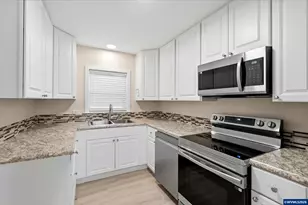 675 SW Parkside Dr, Mill City, OR 97360 - Photo 17