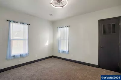 271 S 3rd St, Lebanon, OR 97355 - Photo 7