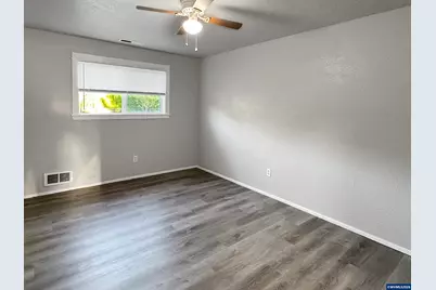 14725 Mitchell St SE, Jefferson, OR 97352 - Photo 11