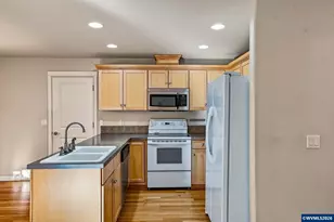 263 Laurine St NE, Salem, OR 97301 - Photo 9