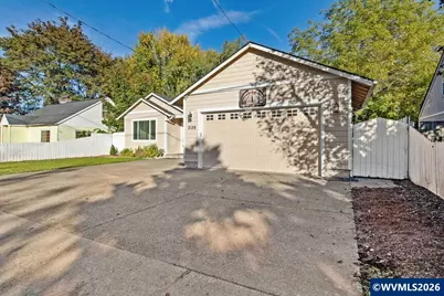 2128 Bruce St NE, Salem, OR 97301 - Photo 3