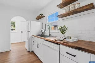 1923 Long St, Sweet Home, OR 97386 - Photo 11