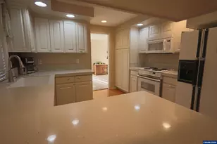 6425 Castle Lake Ct N, Keizer, OR 97303 - Photo 11