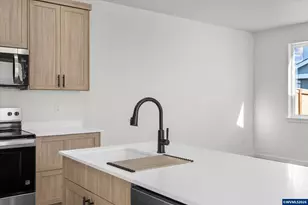 1524 Brown St, Woodburn, OR 97071 - Photo 17