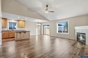 197 NW Bonanza Ave, Dallas, OR 97338 - Photo 9