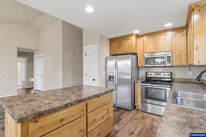 197 NW Bonanza Av, Dallas, OR 97338 - Photo 13