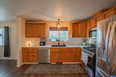 3382 NE Clearwater Dr, Albany, OR 97321 - Photo 7