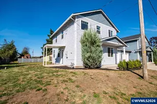 60 N 8th St, Lebanon, OR 97355 - Photo 3