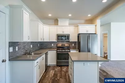 60 N 8th St, Lebanon, OR 97355 - Photo 5