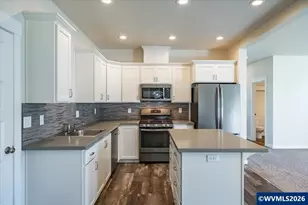 60 N 8th St, Lebanon, OR 97355 - Photo 5