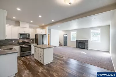 60 N 8th St, Lebanon, OR 97355 - Photo 7