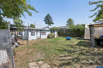 844 NE Johnson St, Myrtle Creek, OR 97457 - Photo 13