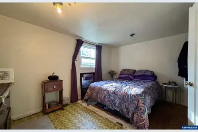 1018 7th St NW, Salem, OR 97304 - Photo 9