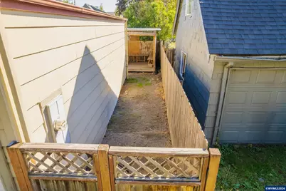 1885 4th St NE, Salem, OR 97301 - Photo 29